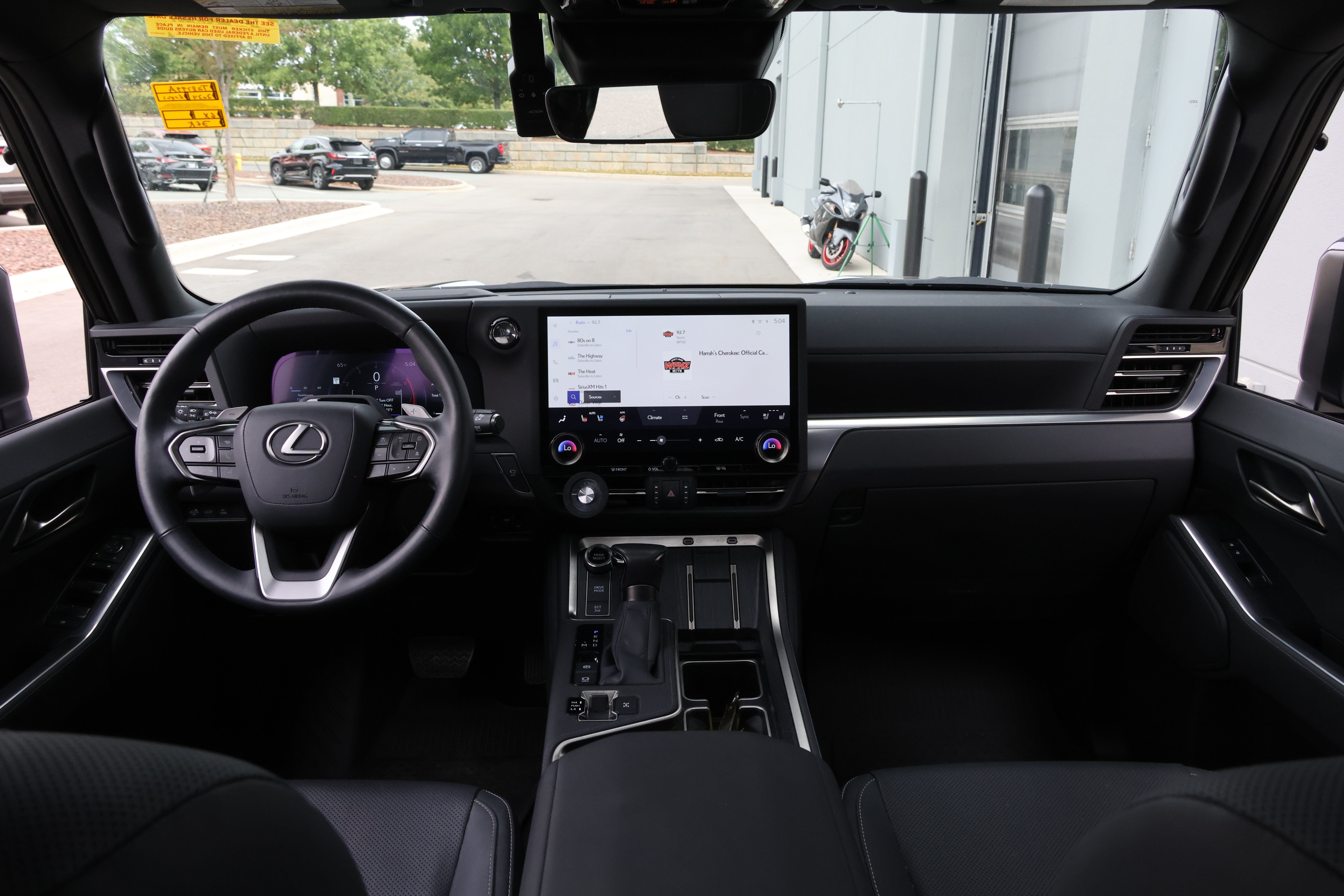 Used 2024 Lexus GX 550 w/ Accessory Package (2T) AWD/4WD image 30