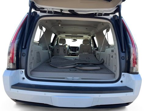 Used 2019 Cadillac Escalade ESV Luxury image 19