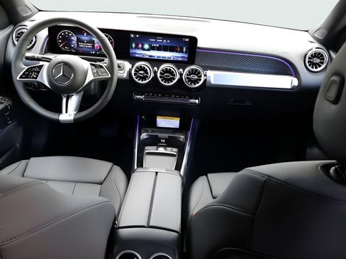 Used 2025 Mercedes-Benz GLB 250 4MATIC image 15