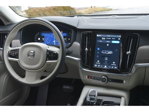 Certified 2025 Volvo S90 B6 Ultra image 17