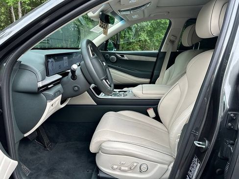 Certified 2026 Genesis GV80 2.5T Prestige AWD/4WD image 9