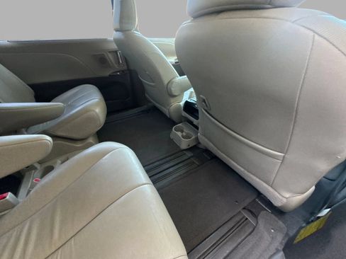 Used 2011 Toyota Sienna XLE w/ XLE Navigation Pkg FWD image 36