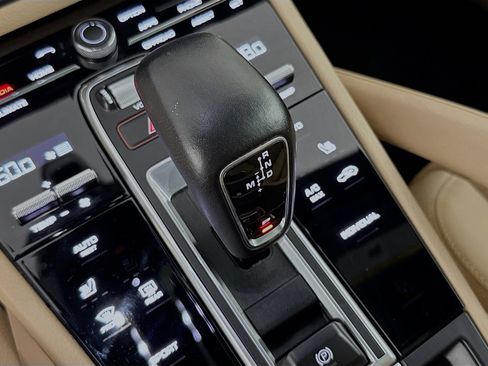 Used 2021 Porsche Cayenne w/ Driver Memory Package image 19