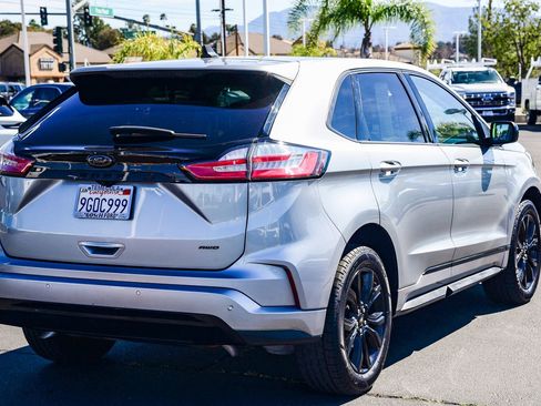 Used 2023 Ford Edge SE w/ Black Appearance Package image 4