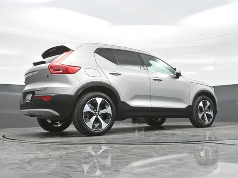Used 2025 Volvo XC40 B5 Plus image 23