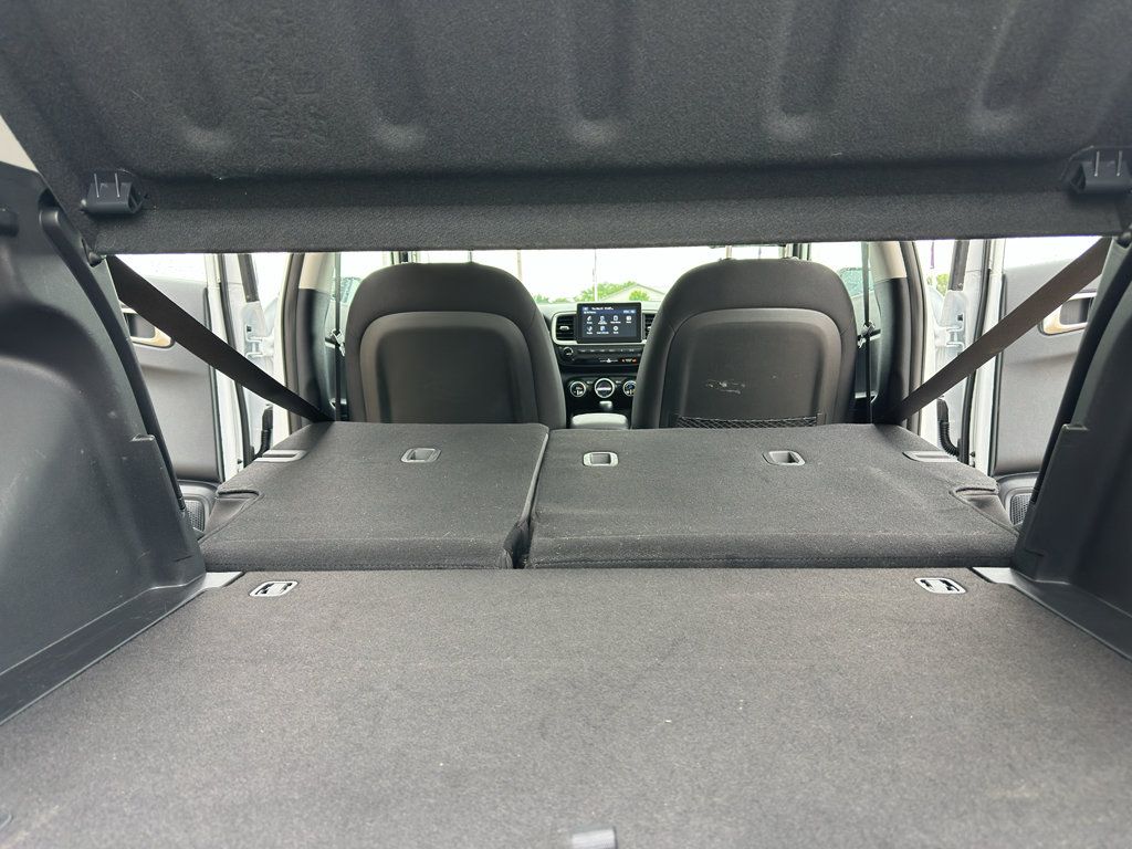 Used 2025 Hyundai Venue SEL FWD image 33