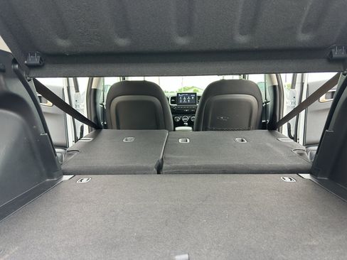 Used 2025 Hyundai Venue SEL FWD image 33