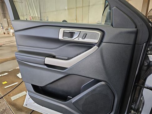 Used 2024 Ford Explorer Limited image 27