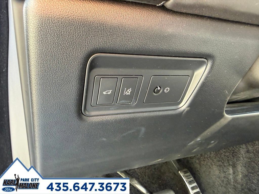 Used 2017 Land Rover Range Rover Supercharged AWD/4WD image 16