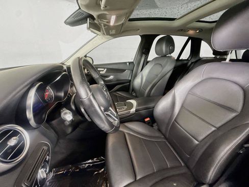 Used 2021 Mercedes-Benz GLC 300 image 3