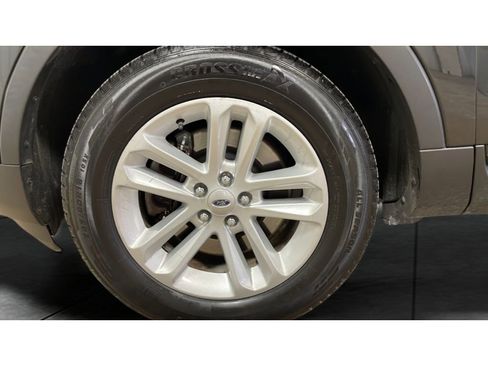 Used 2014 Ford Explorer XLT w/ Equipment Group 202A AWD/4WD image 22