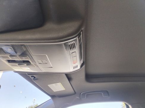 Used 2024 Volkswagen Tiguan SE R-Line image 24