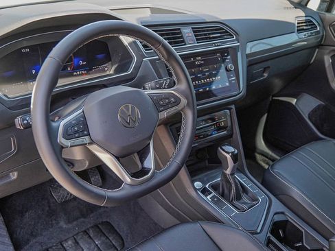 Certified 2024 Volkswagen Tiguan SE FWD image 10