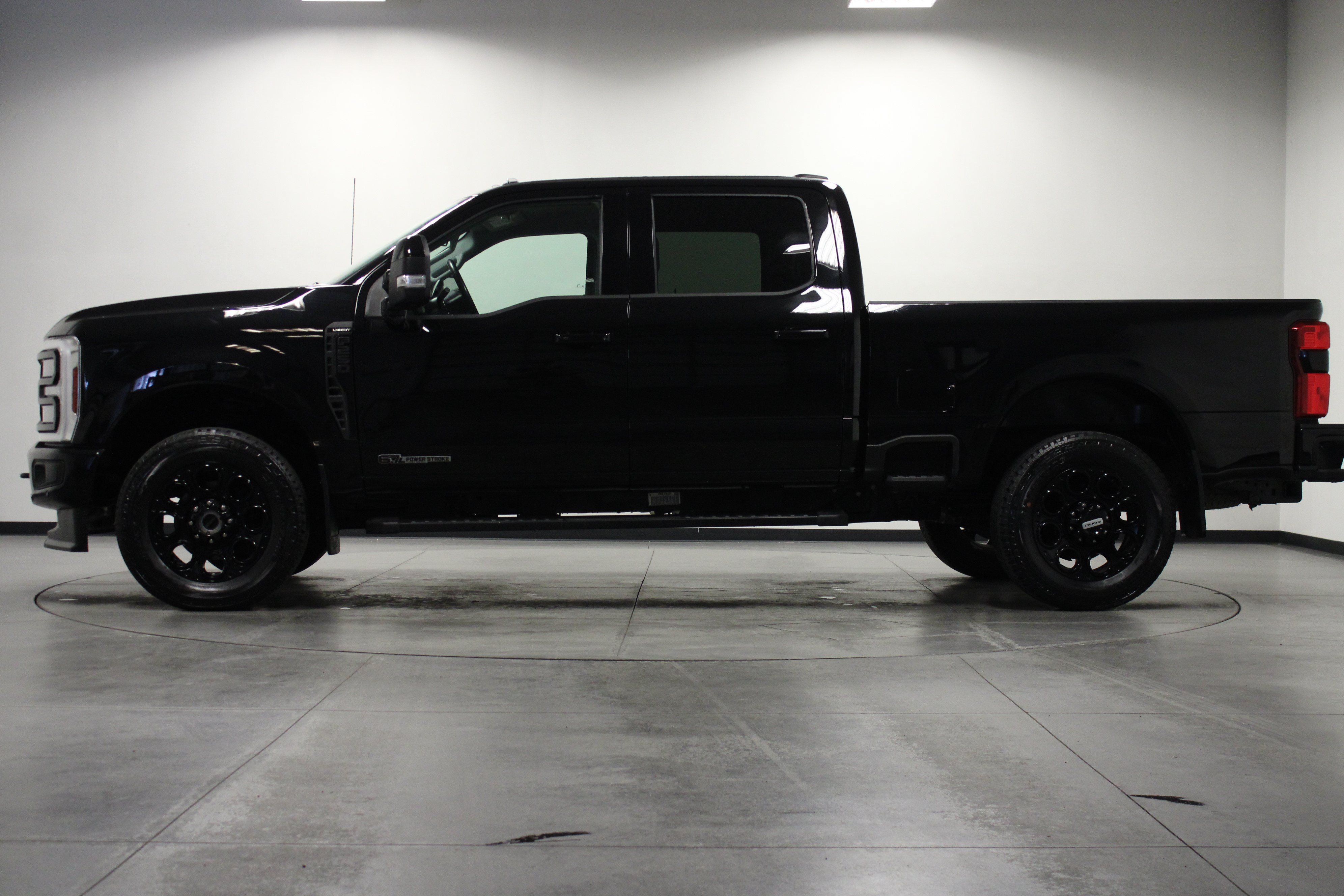 Used 2025 Ford F250 Lariat w/ Black Appearance Package AWD/4WD image 7