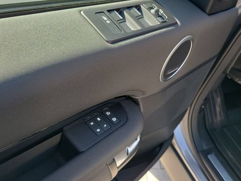 New 2025 Land Rover Discovery S AWD/4WD image 24