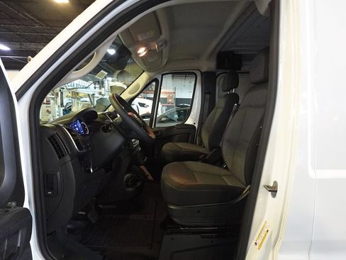 New 2024 RAM ProMaster 2500 w/ Quick Order Package 22G SLT image 9