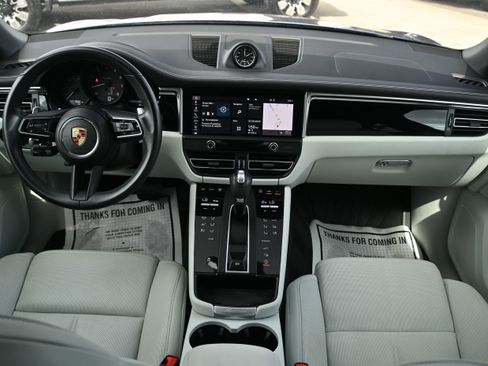 Used 2024 Porsche Macan w/ Premium Plus Package image 3