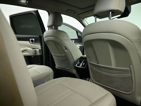 Certified 2022 Kia Sorento SX Prestige w/ Panoramic Sunroof Package image 39