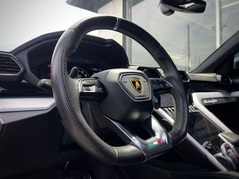 Used 2022 Lamborghini Urus image 64