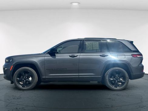 Used 2024 Jeep Grand Cherokee Limited w/ Black Appearance Package AWD/4WD image 9
