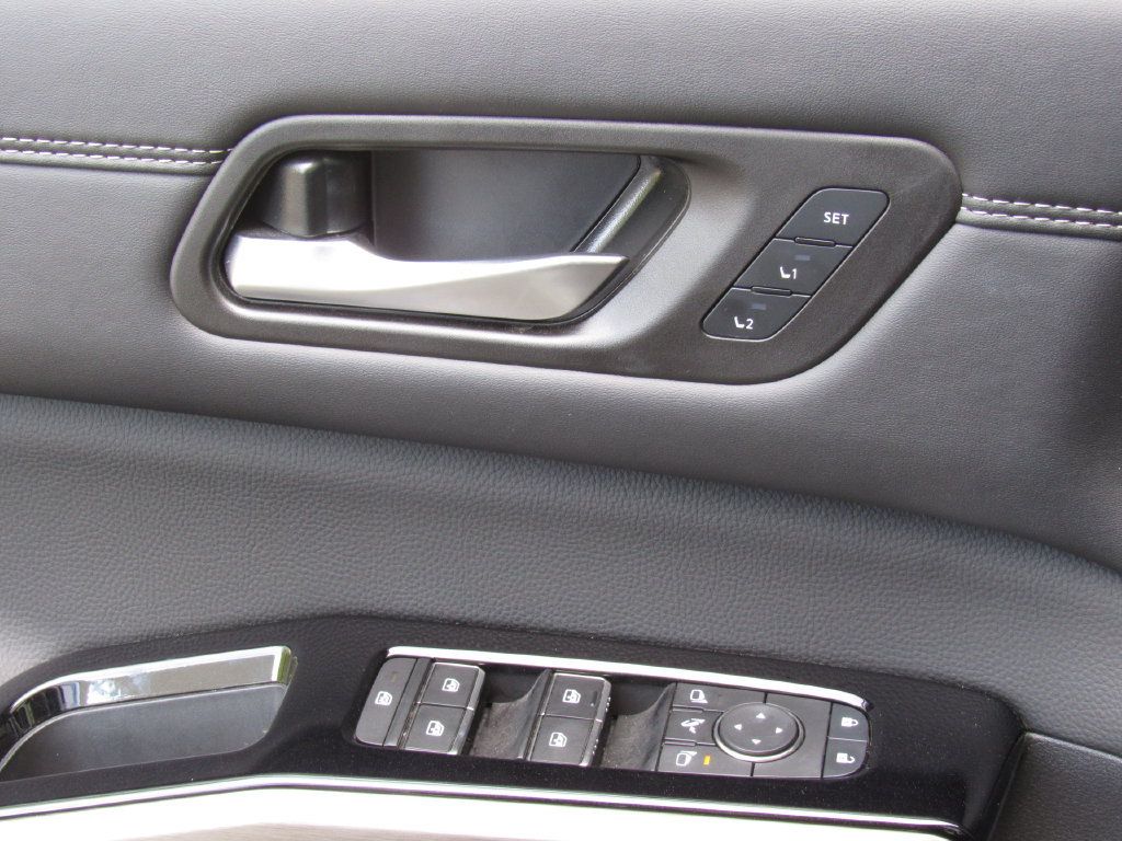 Used 2025 Nissan Pathfinder Platinum AWD/4WD image 39