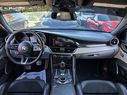 Used 2018 Alfa Romeo Giulia Quadrifoglio w/ Driver Assist Dynamic Package image 9