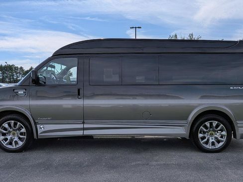 Used 2023 GMC Savana 2500 Extended RWD image 5