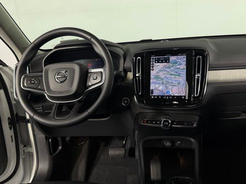 Used 2025 Volvo XC40 B5 Core image 14