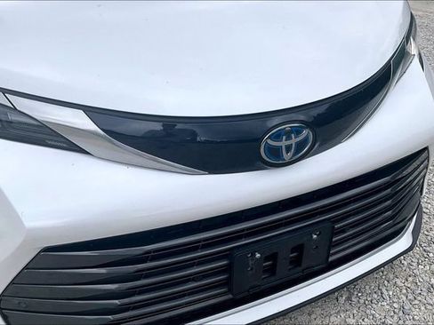 Used 2022 Toyota Sienna Limited AWD/4WD image 30