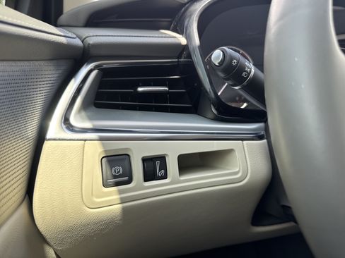 Used 2021 Cadillac XT5 Premium Luxury w/ LPO, Floor Liner Package FWD image 31