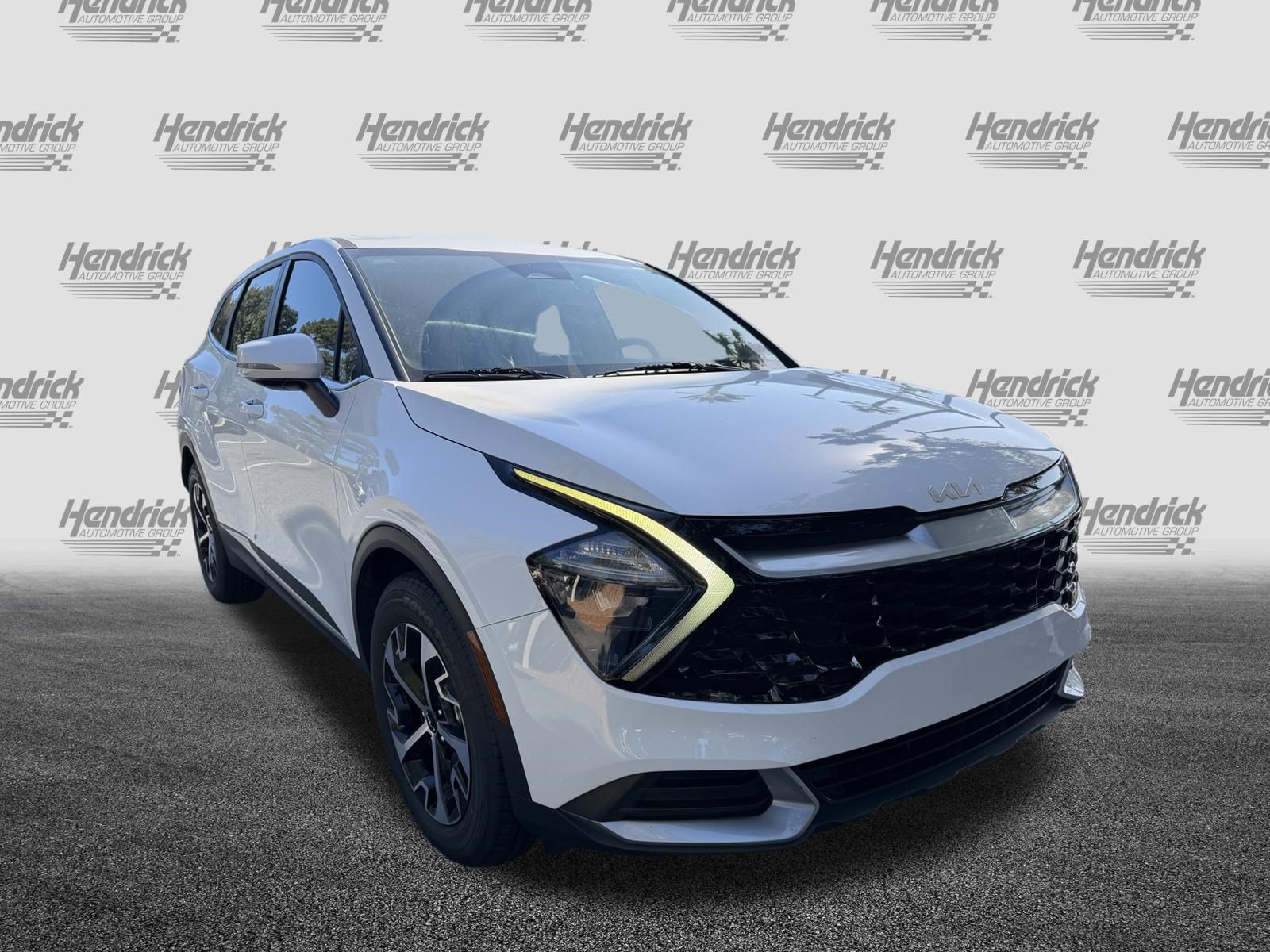 Used 2023 Kia Sportage EX FWD image 2