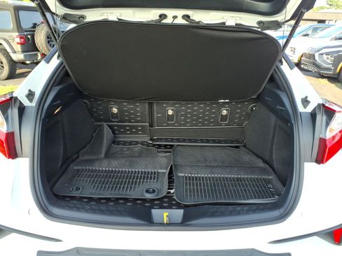 Used 2021 Toyota C-HR LE FWD image 23