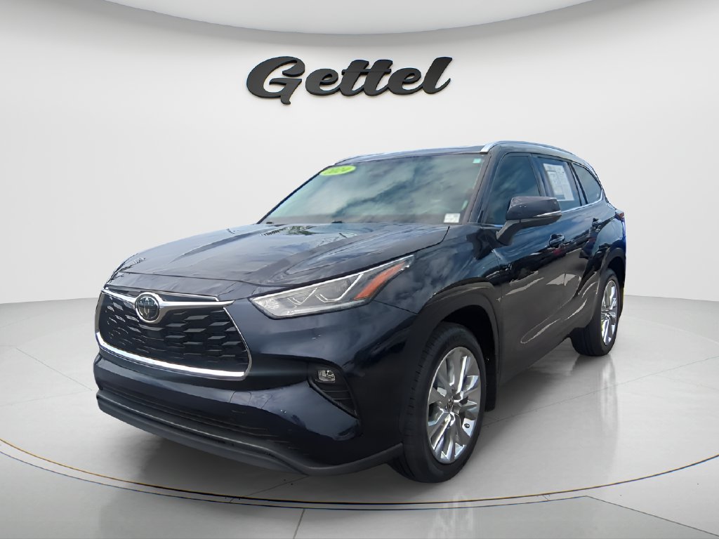Used 2024 Toyota Highlander Limited FWD image 1