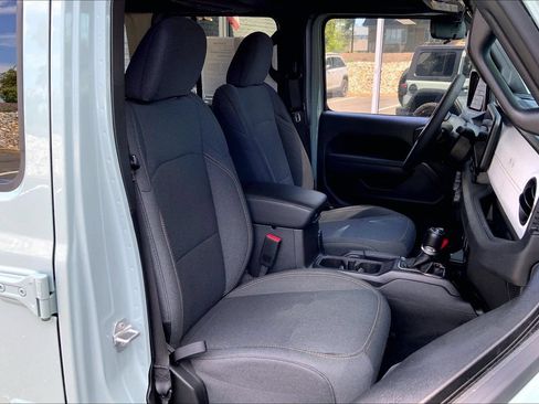 Used 2024 Jeep Wrangler Unlimited AWD/4WD image 6