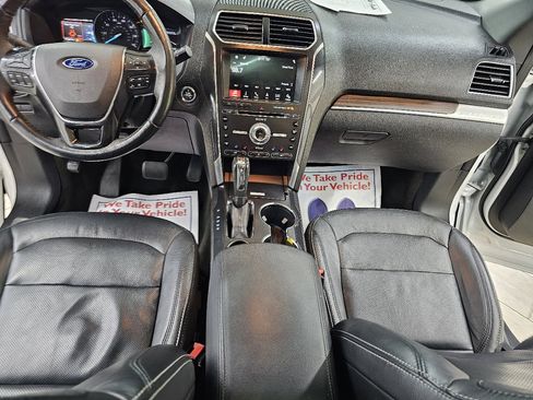 Used 2017 Ford Explorer Limited image 32