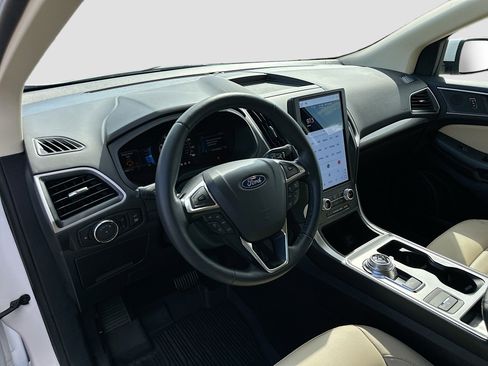 Certified 2024 Ford Edge SEL w/ Convenience Package image 9