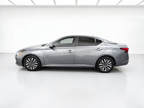 Used 2023 Nissan Altima 2.5 SV FWD image 21