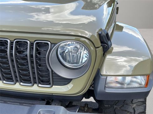 Used 2025 Jeep Gladiator Sport AWD/4WD image 27