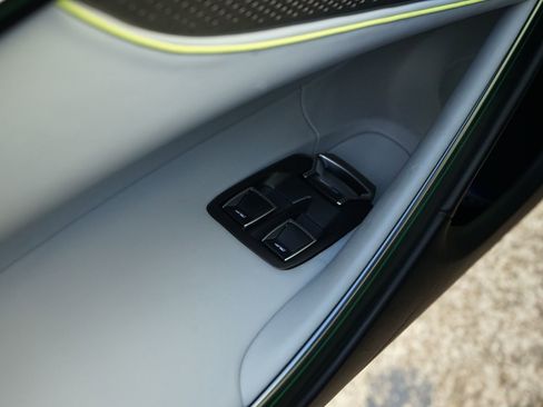 Used 2024 McLaren Artura RWD image 28
