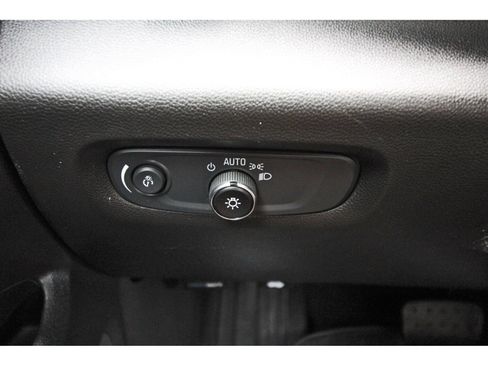 Used 2021 Chevrolet Traverse LS FWD image 23