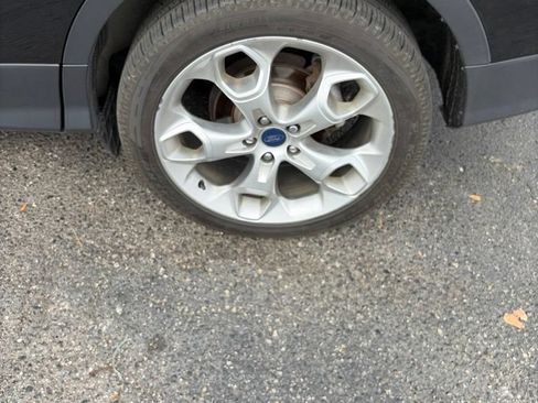 Used 2014 Ford Escape Titanium w/ Equipment Group 401A AWD/4WD image 10