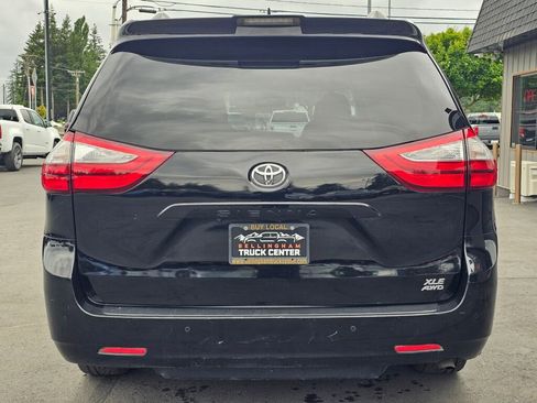 Used 2018 Toyota Sienna XLE AWD/4WD image 4