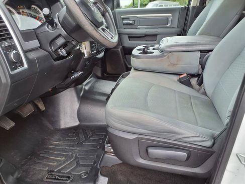 Used 2017 RAM 1500 Classic SLT AWD/4WD image 12