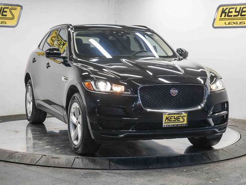 Used 2017 Jaguar F-PACE Premium image 5