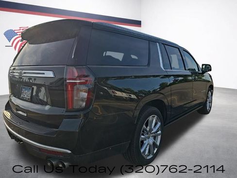 Used 2024 Chevrolet Suburban High Country AWD/4WD image 5