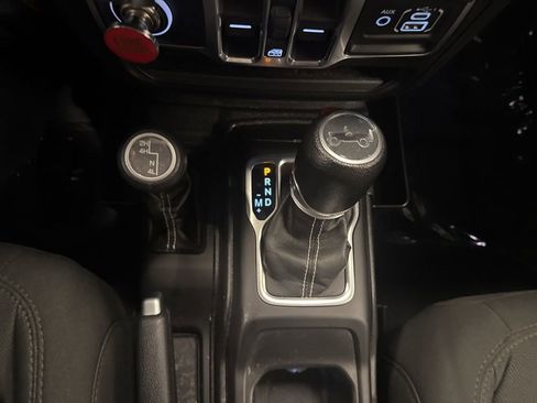 Used 2018 Jeep Wrangler Unlimited Sahara image 27