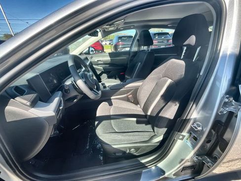 Certified 2024 Hyundai Sonata SEL w/ Convenience Package FWD image 11