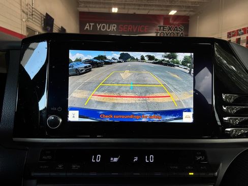 Used 2025 Toyota Camry SE FWD image 30