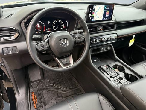 Used 2025 Honda Pilot TrailSport image 13