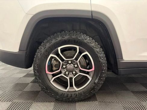 Used 2022 Jeep Grand Cherokee Trailhawk AWD/4WD image 25